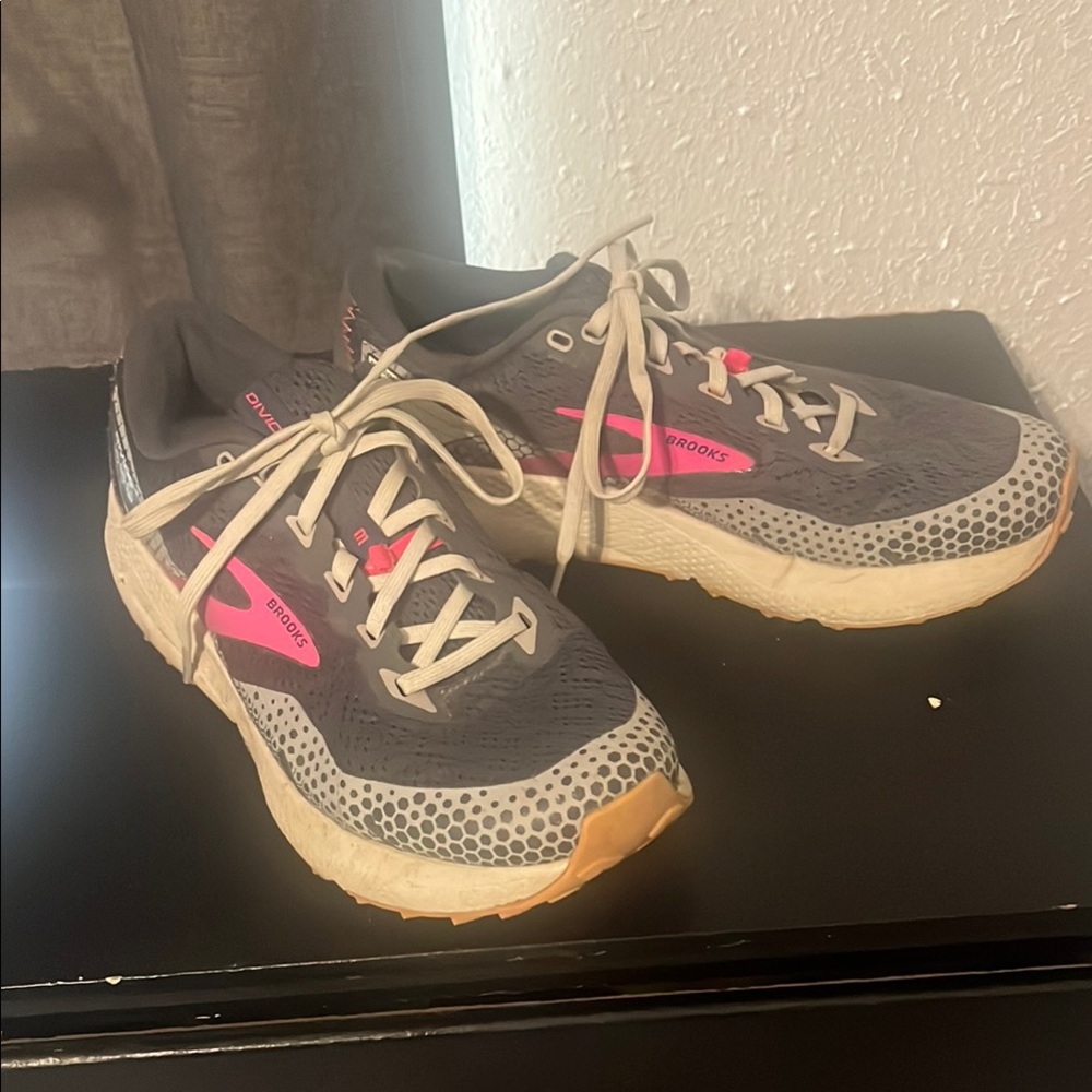 Brooks Gray and Pink Athletic Shoes with Stylish Speckled Design